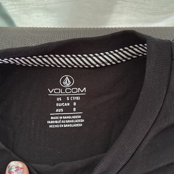 Volcolm small with tags juniors love butterfly boyfriend T-shirt. - Picture 4 of 6